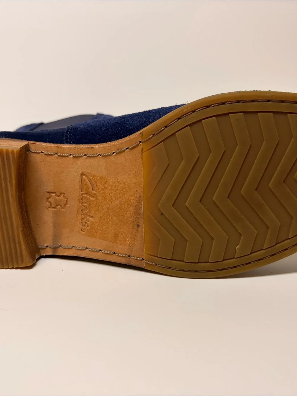 Clarks Clarkdale Arlo Chelsea Boots Women 8.5 M Navy Suede Leather 26145115